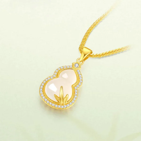 cn-11134207-820l4-mplsy1jff7rhe4.webp CHOW TAI SENG Chalcedony Gourd Necklace