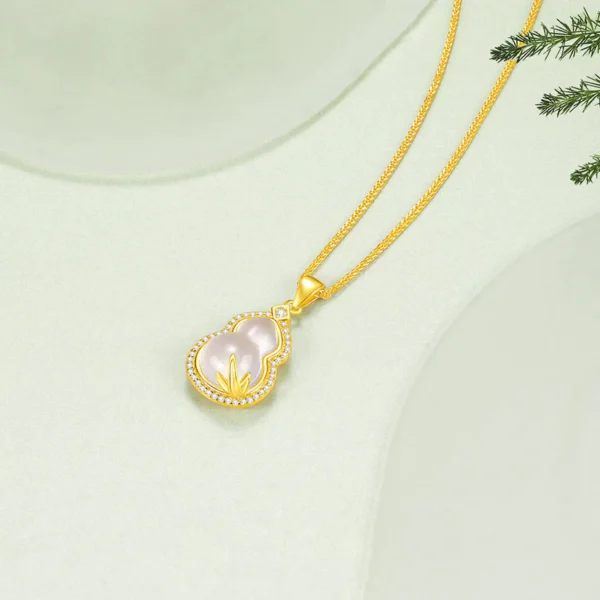 cn-11134207-820l4-mplsy1jmsp3ffc.webp CHOW TAI SENG Chalcedony Gourd Necklace
