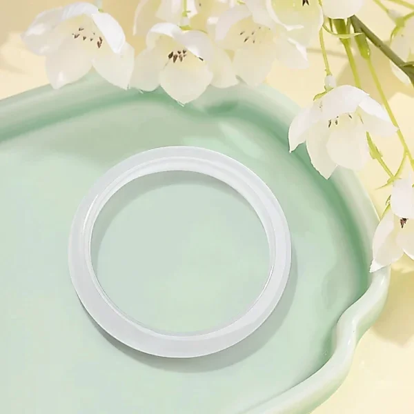 cn-11134207-820l4-msp92tr9kqh305.webp CHOW TAI SENG White Chalcedony Bangle