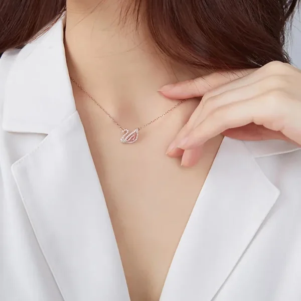 DAZZLING SWAN Crystal Necklace