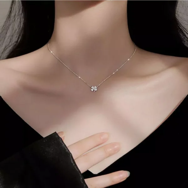 my-11134207-820lc-minzbbzxiuiocf.webp Four Leaf Flower Pendant Necklace