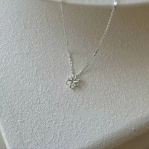 sg-11134201-824i2-mpej4kzf2pe329.webp Alloy Hollowed Out Flower Pendant Necklace