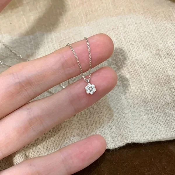 Zircon Five Leaf Flower Pendant Necklace