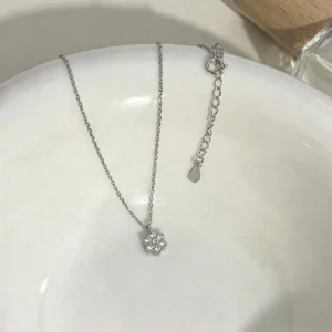Zircon Five Leaf Flower Pendant Necklace